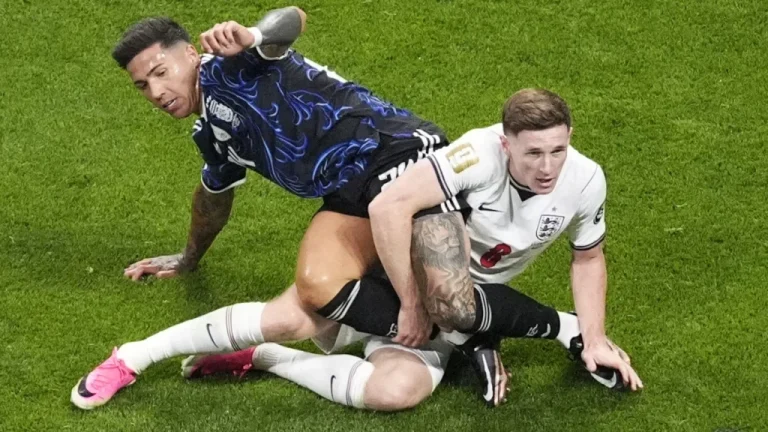 Argentina's Enzo Fernandez in action with England's Elliot Anderson 071526