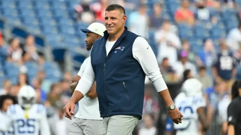 Patriots head coach Mike Vrabel