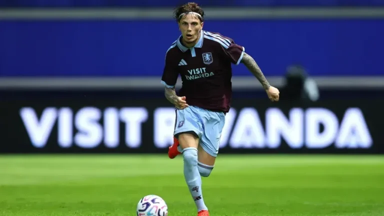 Alejandro Garnacho Aston Villa